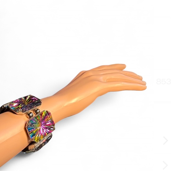 True vintage color-change cuff bracelet - Picture 3 of 4